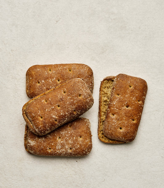 Havrebitar – saftiga portionsbröd med havregryn och surdeg